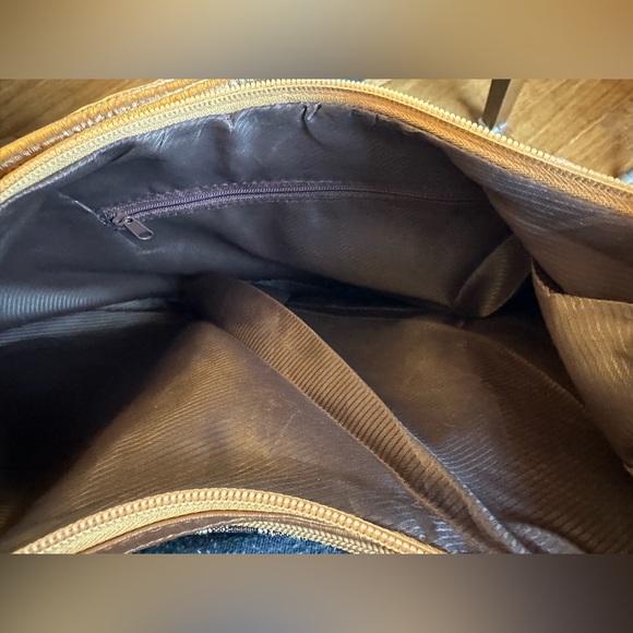 Gorgeous shoulder carpet bag! One bag, two looks! Two parallel top zippe… - Picture 7 of 7